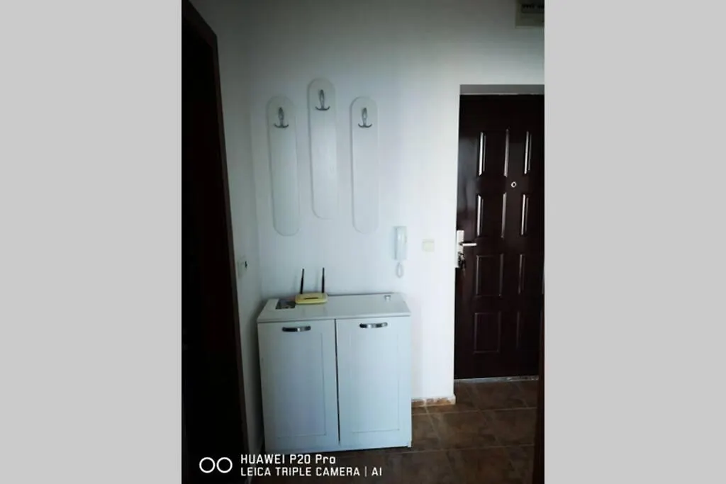 Kabakum Di Sea View Е Прекрасен Апартамент Намиращ Се На 20М.От Плажа. В Непосредстена Близост Има Хранителен Магазин, Аптека, Спирка На Градския Транспорт. Заведения За Всеки Вкус. Apartment Golden Sands 0*,