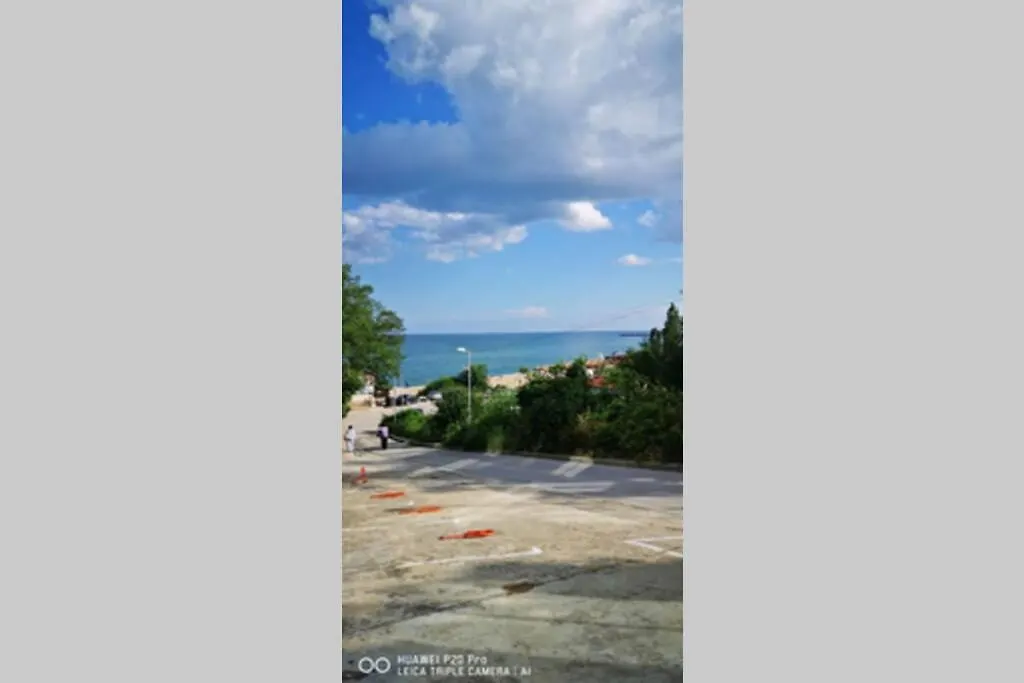 Kabakum Di Sea View Е Прекрасен Апартамент Намиращ Се На 20М.От Плажа. В Непосредстена Близост Има Хранителен Магазин, Аптека, Спирка На Градския Транспорт. Заведения За Всеки Вкус. Apartment Golden Sands